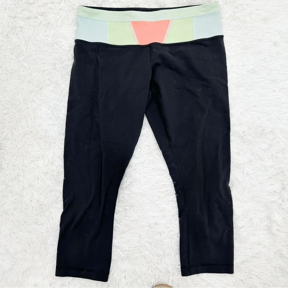 Lululemon Black Reversible cropped Leggings 8 - Picture 1 of 6